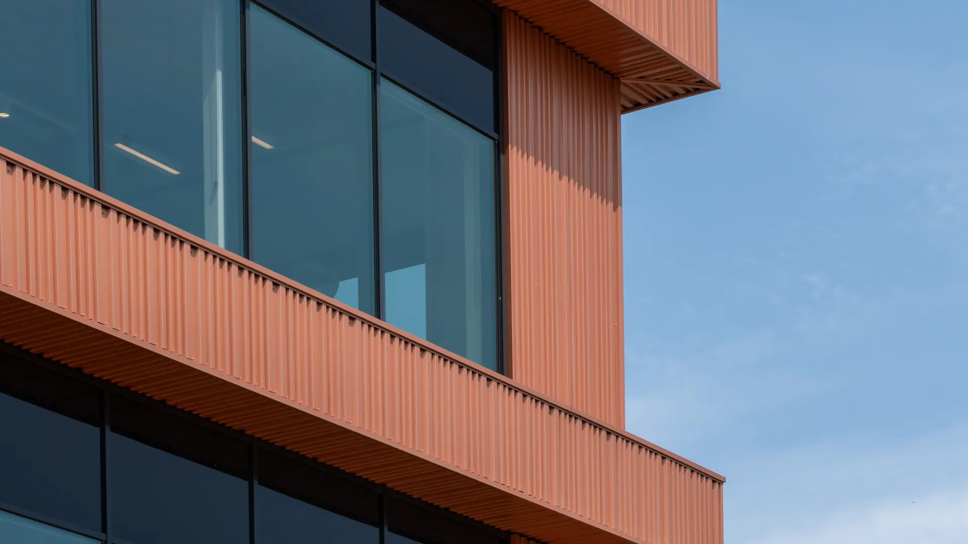 Sfeerfoto van interieur boek met foto's van bedrijfspanden